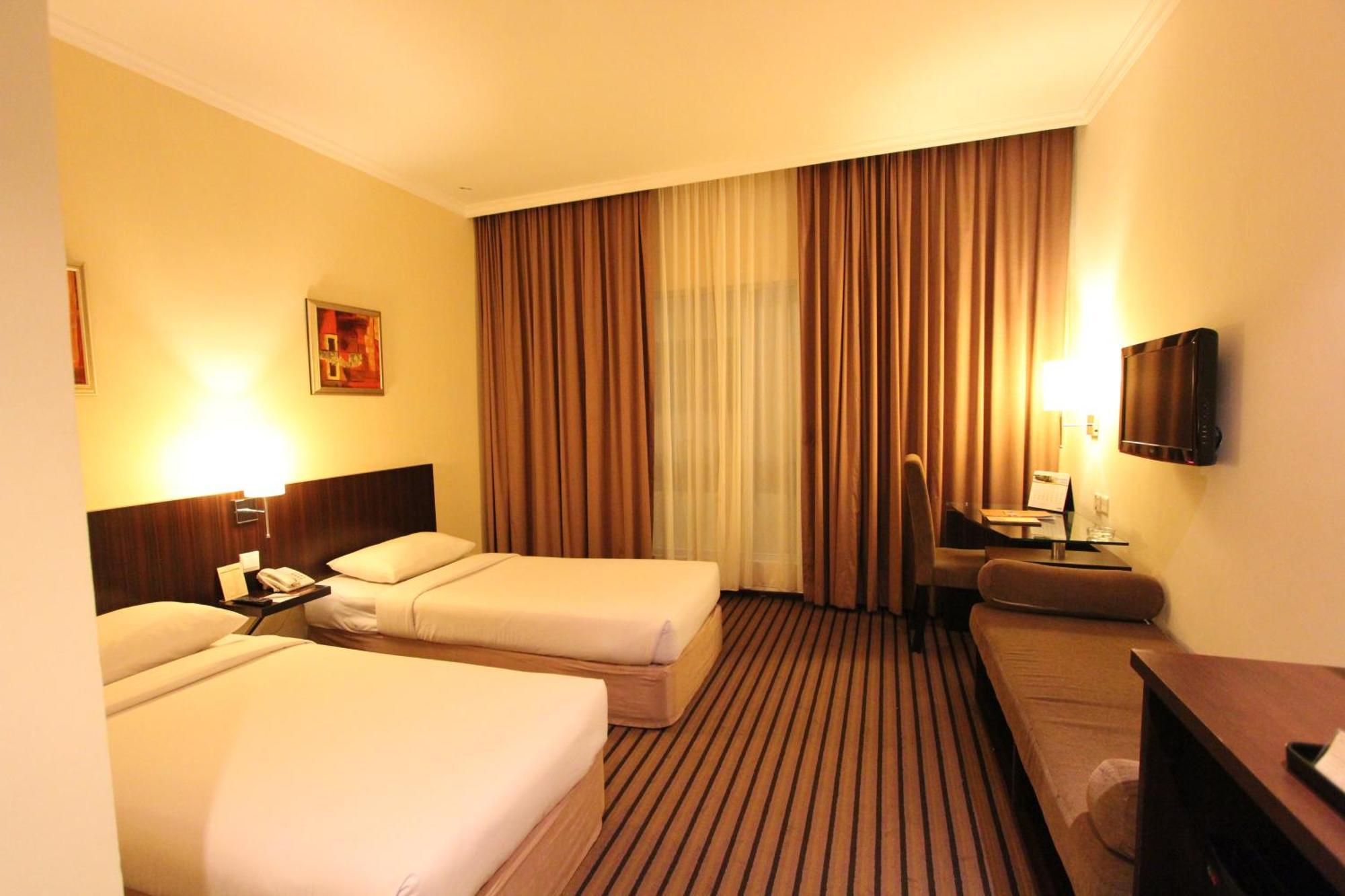 Harmoni One Convention Hotel&Service Apartments Batam Esterno foto