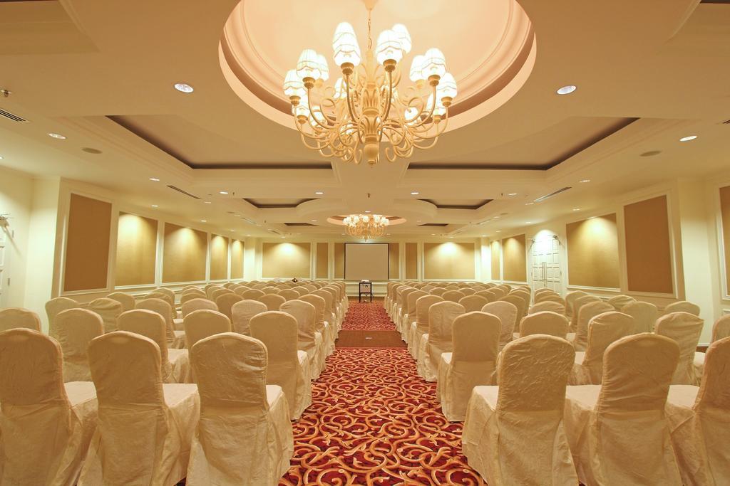 Harmoni One Convention Hotel&Service Apartments Batam Esterno foto
