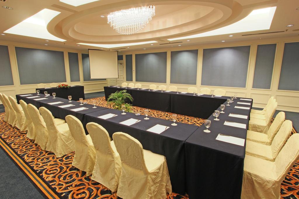 Harmoni One Convention Hotel&Service Apartments Batam Esterno foto