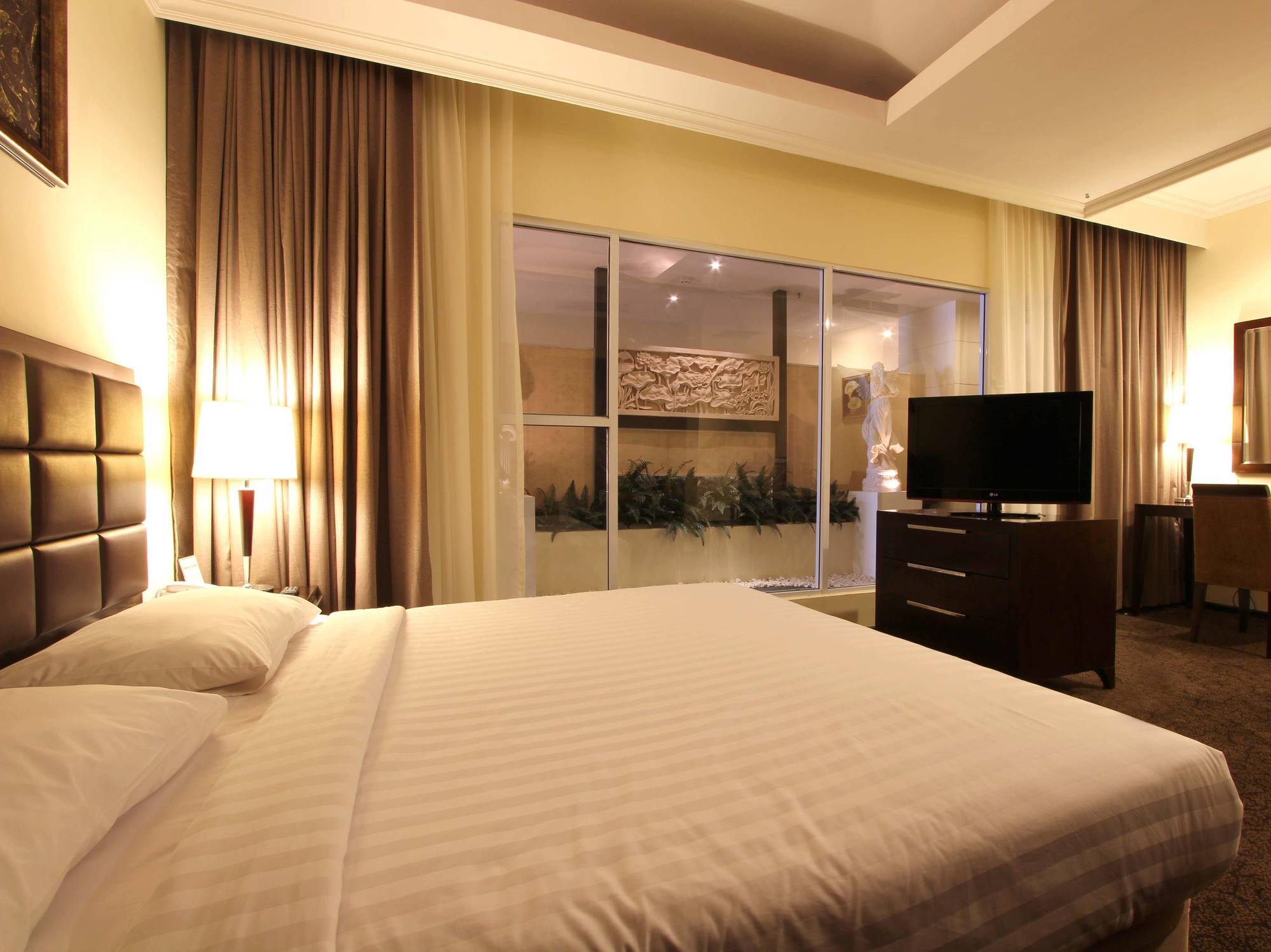 Harmoni One Convention Hotel&Service Apartments Batam Esterno foto