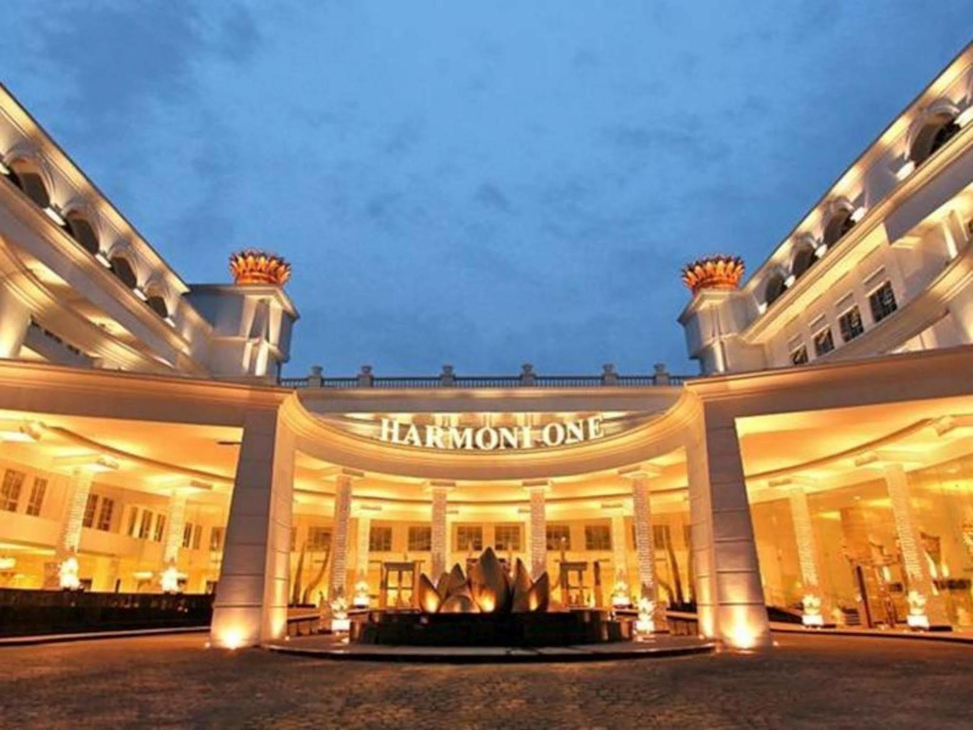 Harmoni One Convention Hotel&Service Apartments Batam Esterno foto